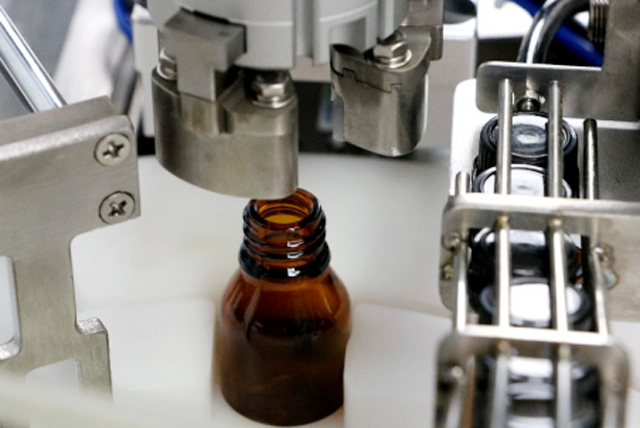 Машина для розлива масла в бутылки настольная.jpg