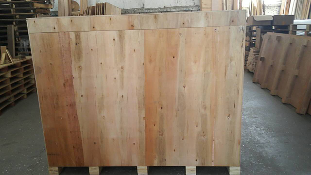 запечатывающее устройство для картона в деревянном ящике.jpg