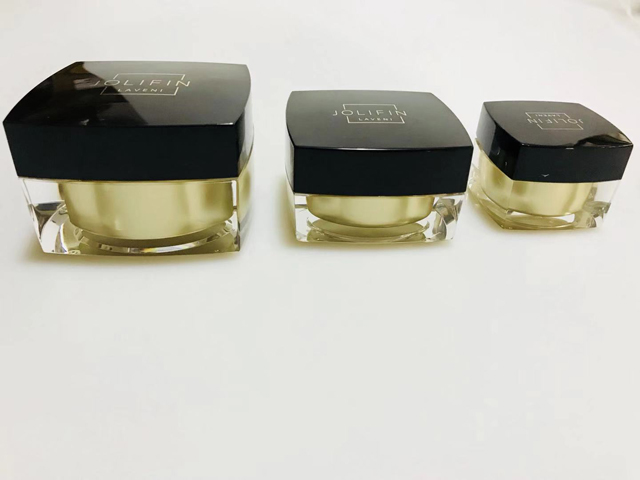 квадратные черные банки для укупорки